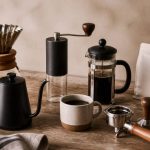 10 idées de cadeaux pour les amateurs de café : accessoires, objets et expériences à offrir